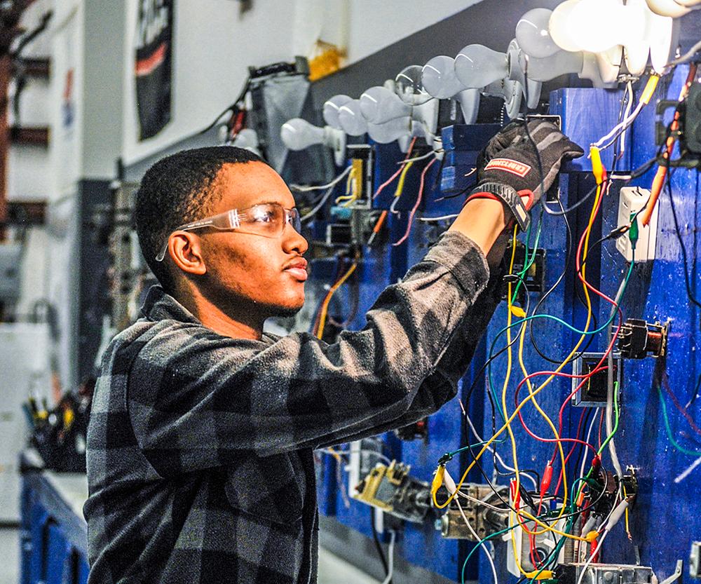 What-do-you-learn-at-an-electrical-trade-school