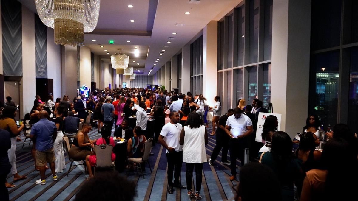 reception crowd best